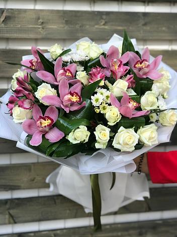 Букет цветов из: Розы и Хризантемы в Домодедово