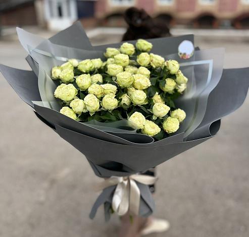 Букет Белые кустовые розы Солинеро в Домодедово