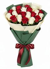 Букет Микс из красных и белых роз в Домодедово