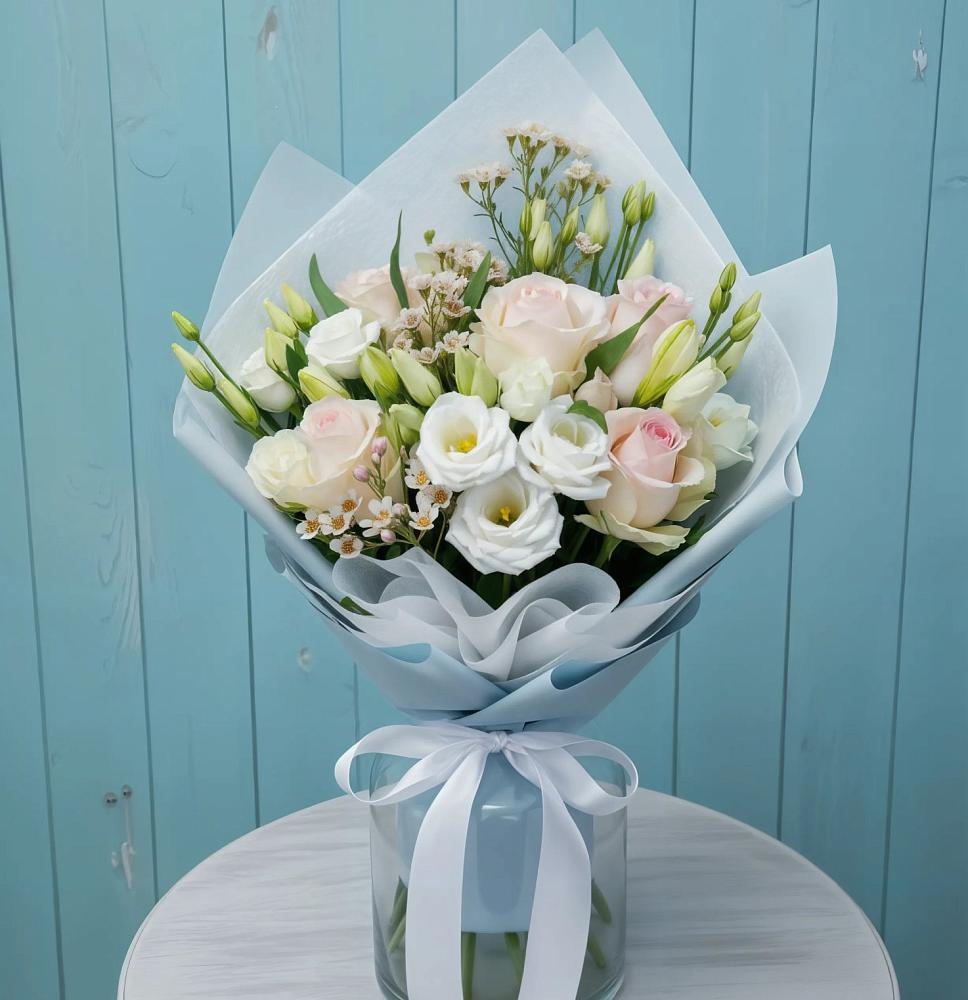 Букет цветов из: Розы и Лизиантусы в Домодедово