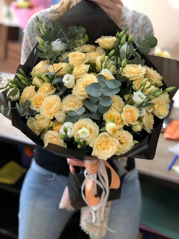 Букет цветов из: Розы и Лизиантусы в Домодедово