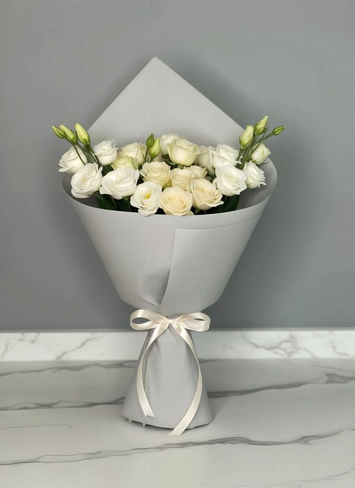 Букет цветов из: Розы и Лизиантусы в Домодедово