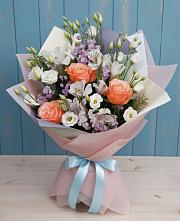 Букет цветов из:  Лизиантусы, Розы, Альстромерии и Гипсофила в Домодедово