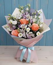 Букет цветов из:  Лизиантусы, Розы, Альстромерии и Гипсофила в Домодедово