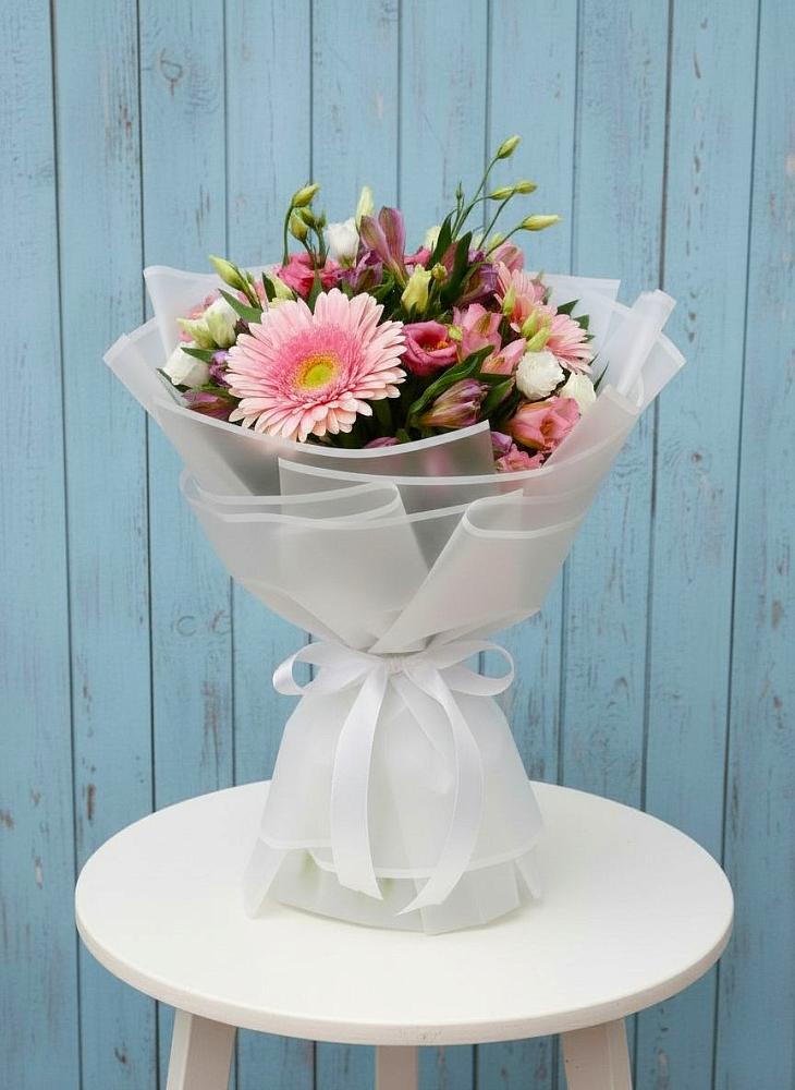 Букет цветов из: Герберы, Альстромерии и Лизиантусы в Домодедово