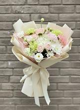 Букет цветов из:  Гвоздики, Розы, Лизиантусы и Хризантемы #REPLACE_PRED# Домодедово