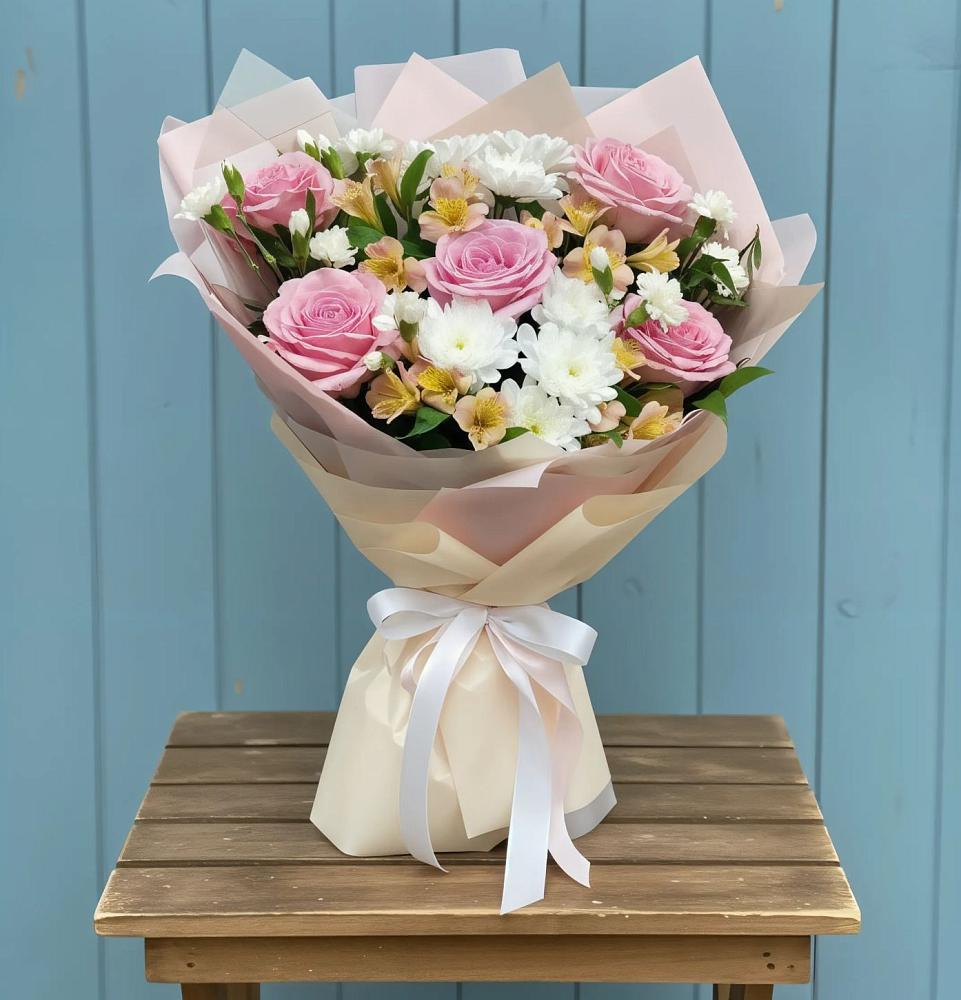 Букет цветов из: Гвоздики, Орхидеи и Розы в Домодедово