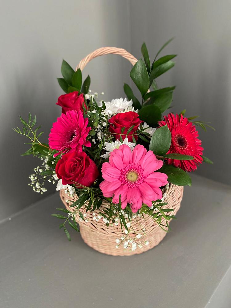 Цветочная композиция из Розы, Хризантемы и Герберы в корзине в Домодедово