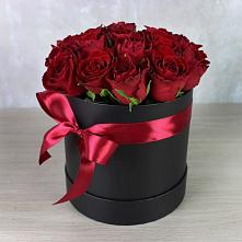 Цветочная композиция из Розы в шляпной коробке в Домодедово