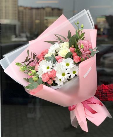 Букет цветов из: Розы, Лизиантусы и Хризантемы в Домодедово