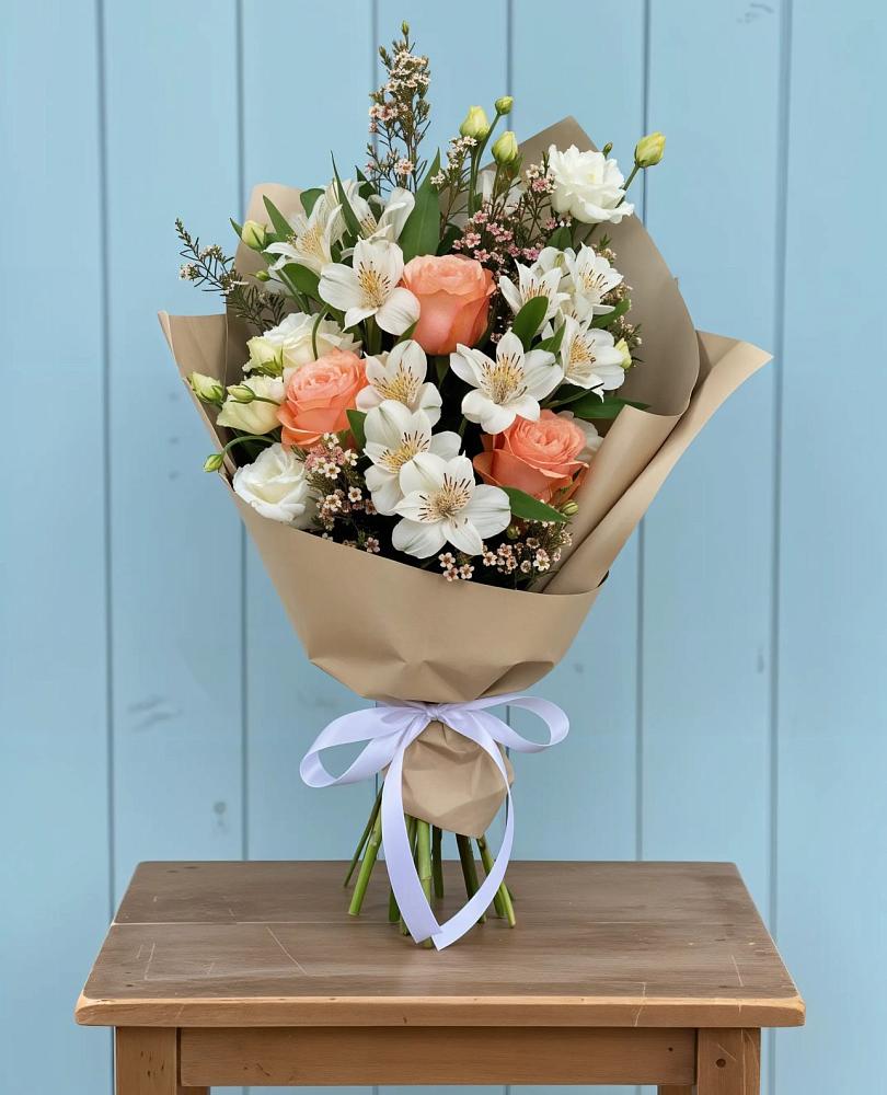 Букет цветов из: Альстромерии, Лизиантусы, Розы и Хризантемы в Домодедово