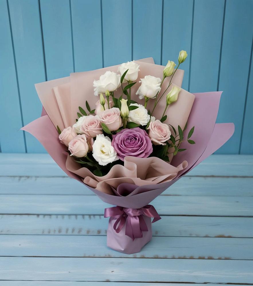 Букет цветов из: Розы и Лизиантусы в Домодедово